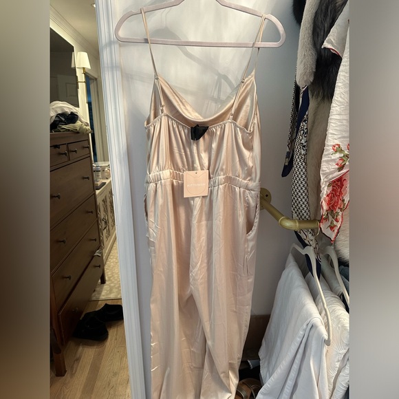 Kittenish satin jumpsuit - Picture 2 of 3